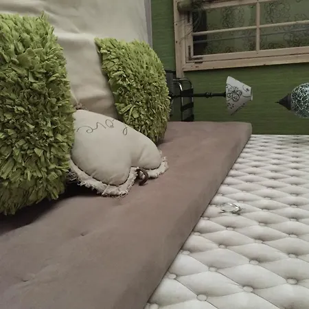 Con Ampere Bed and Breakfast Μπριζ