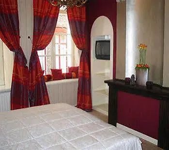 Con Ampere Bed and Breakfast 3*